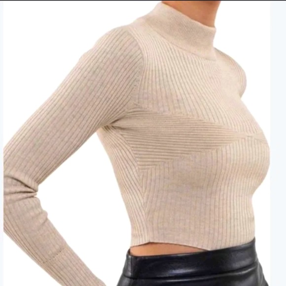 NWOT Blu Pepper Cropped Ribbed Mock Neck Sweater Size M - Picture 1 of 7